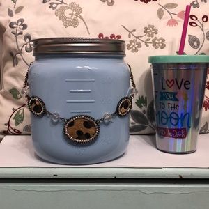 Faux animal fur in the disks in necklace…Plunder!